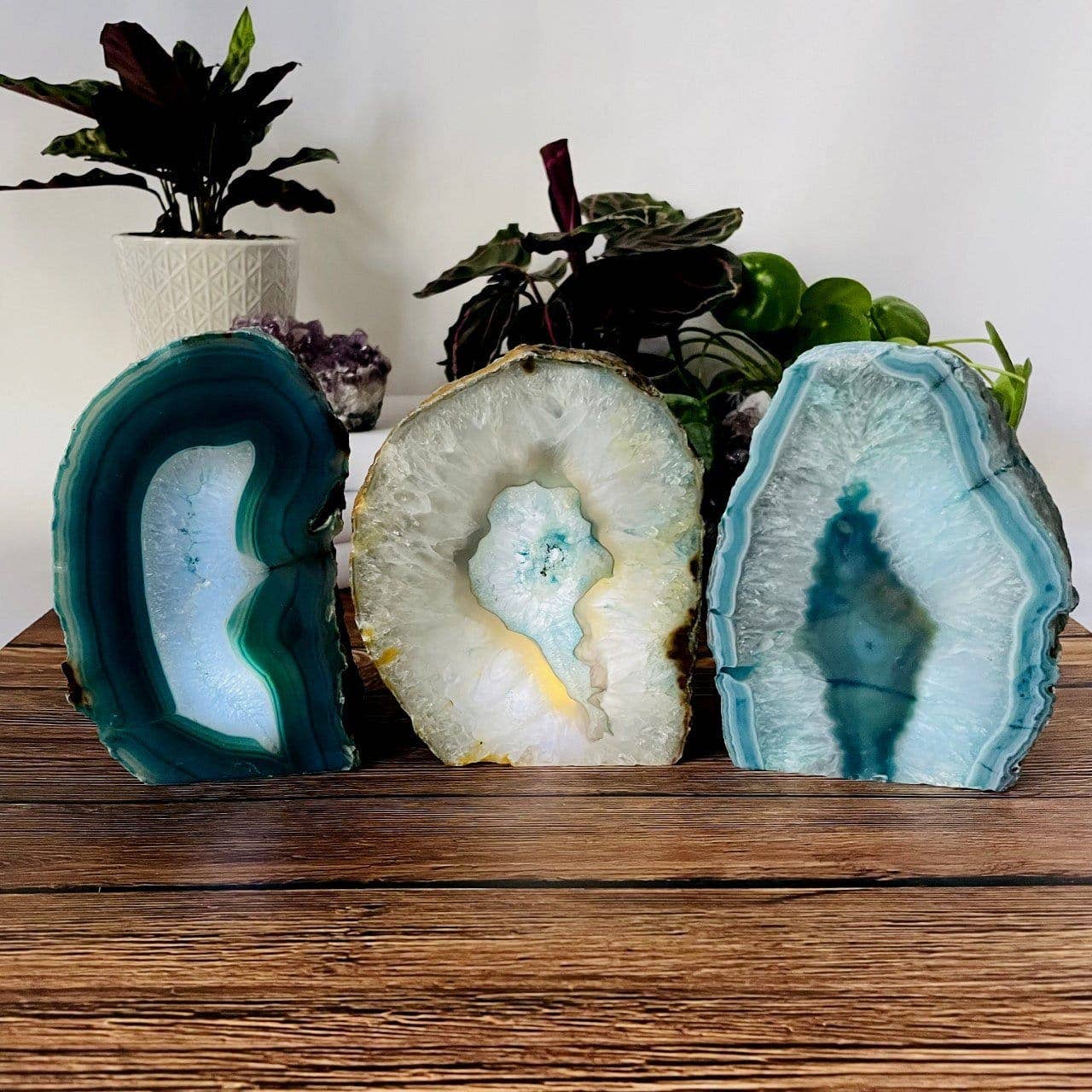 Illuminate your space with the stunning Agate Geode Cut Base Crystal Lamp, showcasing vibrant dyed agate designs.